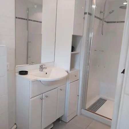 Lili Villa *
